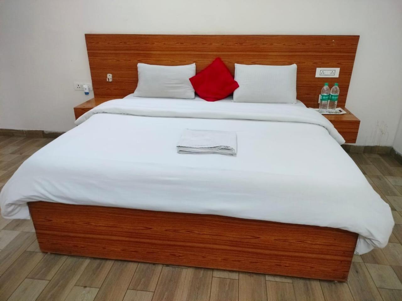 The Rejoice Hotel & Guesthouse Greater Noida Exterior photo